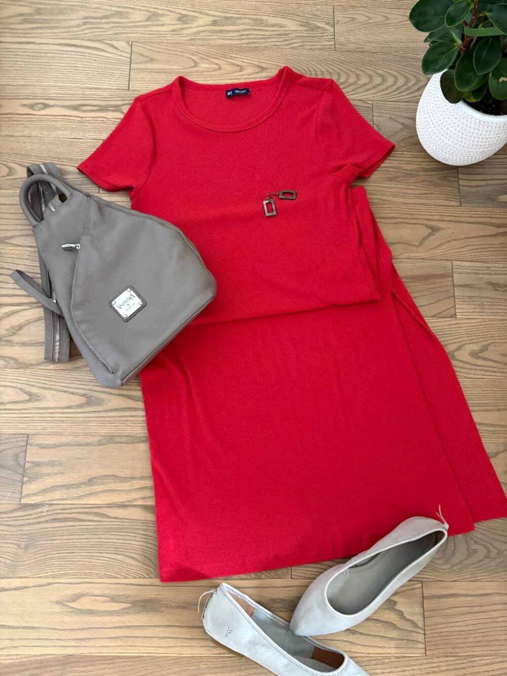 GAP modern maxi dress in red, Like new